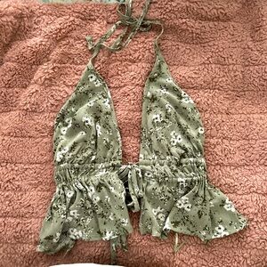 Green summery top w open back from Garage! Size small!!